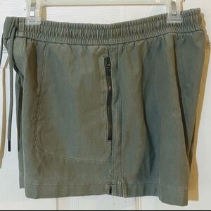 Athleta Shorts 
Women’s Size 6